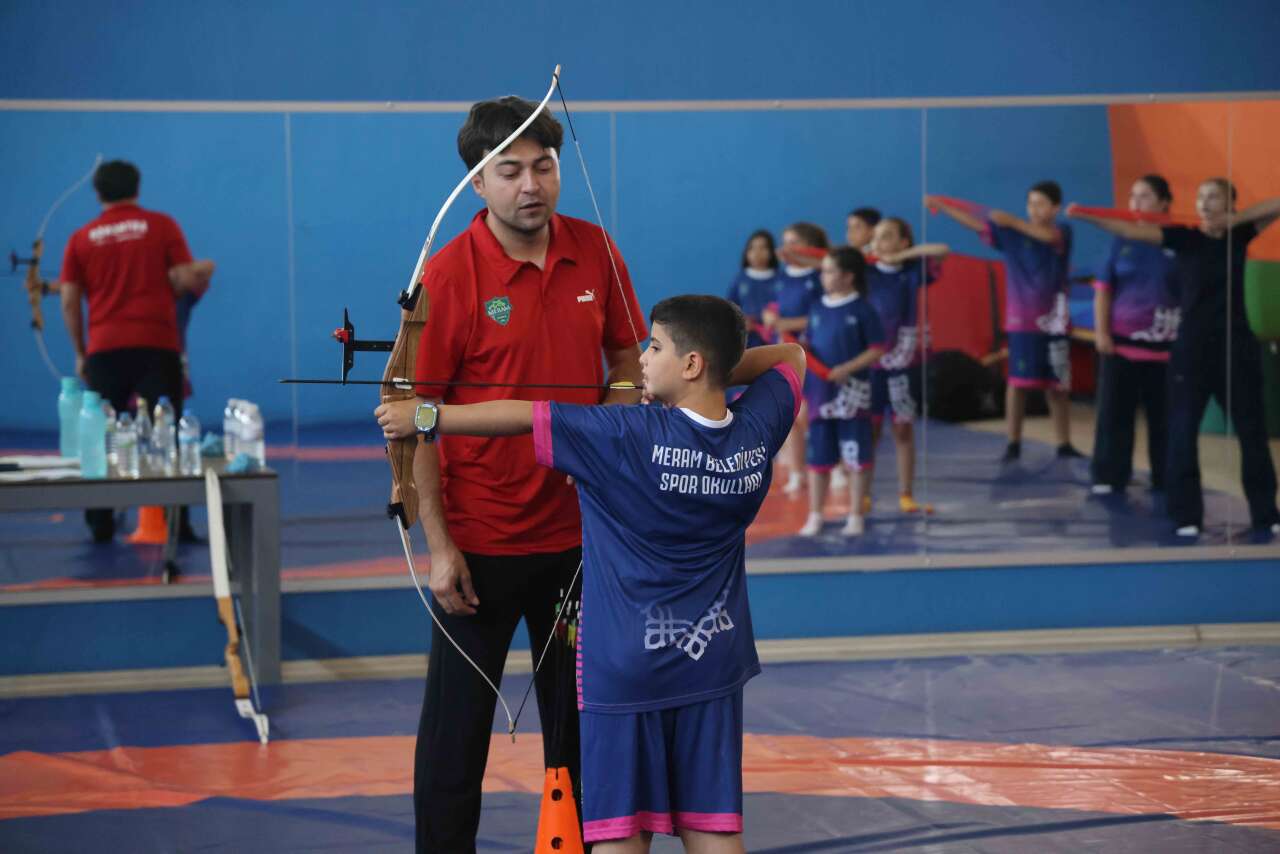 Çocuklar sahaya çıktı, aileler tribündeki yerini aldı! Konya’da spor şöleni 8